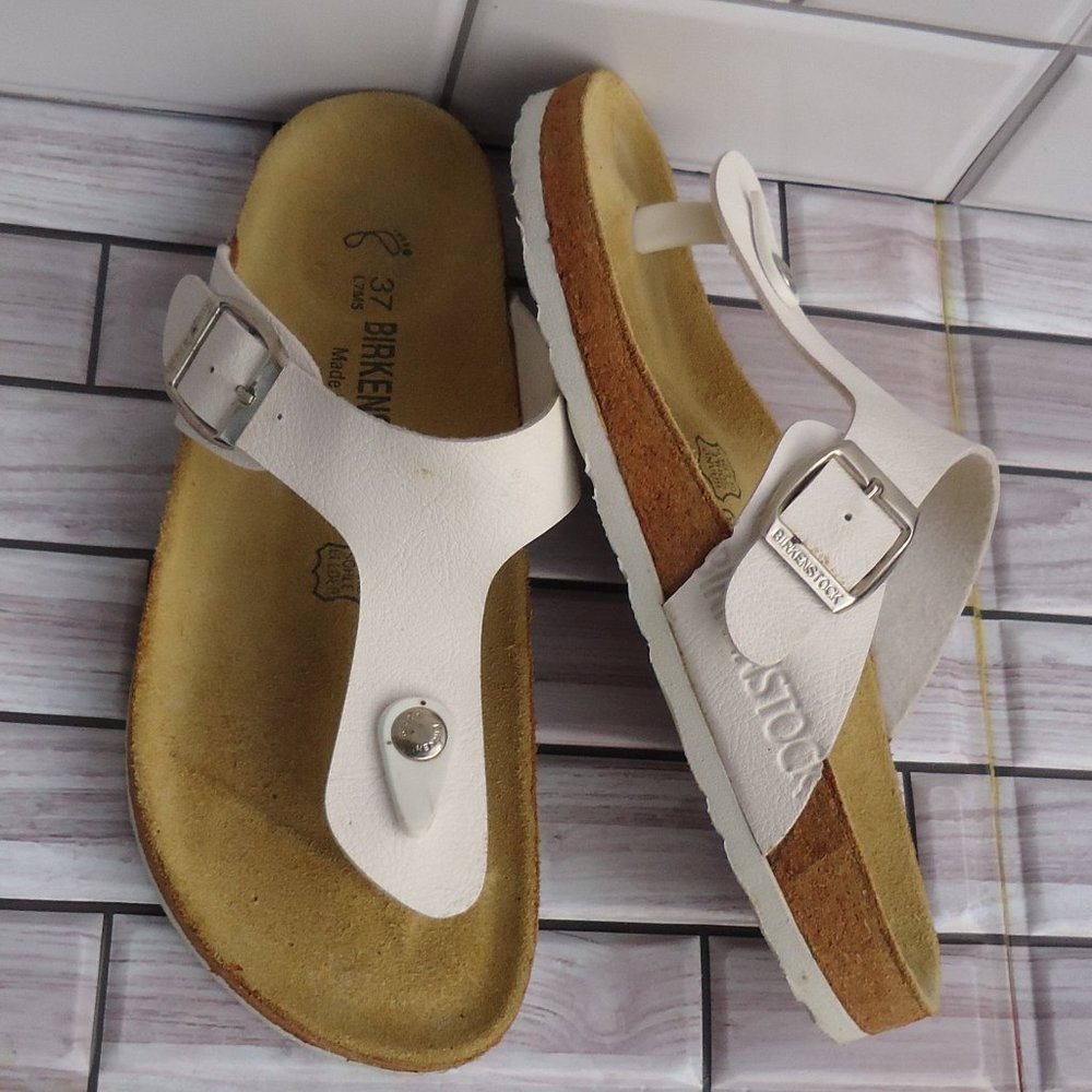 SIZE EU 37. Birkenstock Gizeh women's PVC thong sandals.
